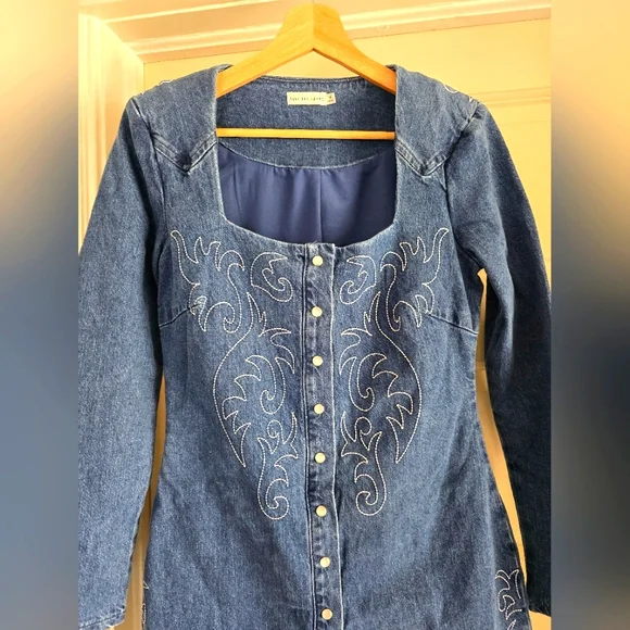 Avec Les Filles Western Embroidered Long Sleeve Denim Dress - Picture 5 of 12